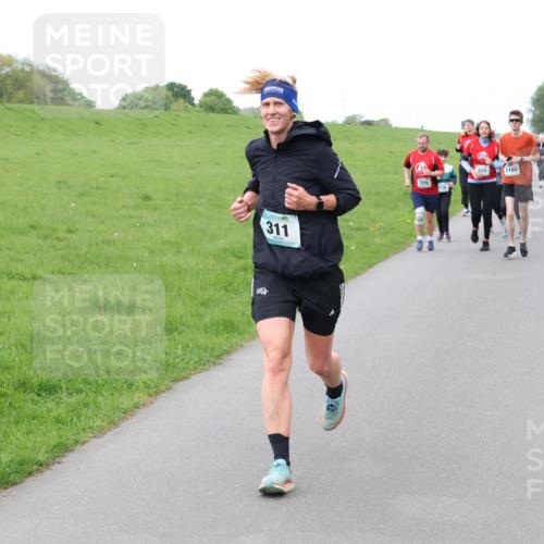 04.05.2025 - 8. Wedeler Halbmarathon Lena Gebhardt http://msf.ph/oto/7833829 04.05.2025 11:23:12 Laufen 311, 775, 831, 1160 meine-sportfotos.de
