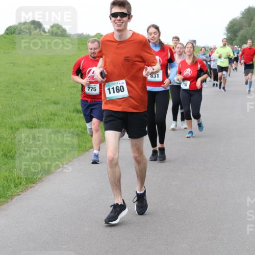 04.05.2025 - 8. Wedeler Halbmarathon Lena Gebhardt http://msf.ph/oto/7833844 04.05.2025 11:23:15 Laufen 775, 148, 1160, 831, 776 meine-sportfotos.de