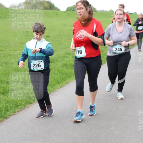 04.05.2025 - 8. Wedeler Halbmarathon Lena Gebhardt http://msf.ph/oto/7833869 04.05.2025 11:23:18 Laufen 226, 776, 245, 1020 meine-sportfotos.de