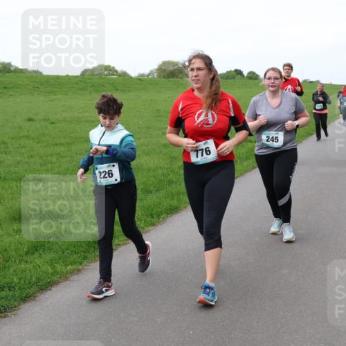 04.05.2025 - 8. Wedeler Halbmarathon Lena Gebhardt http://msf.ph/oto/7833874 04.05.2025 11:23:18 Laufen 226, 776, 245 meine-sportfotos.de