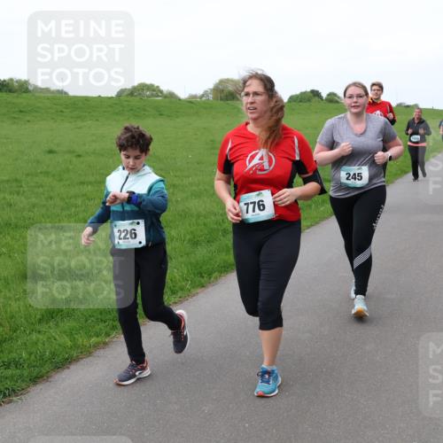 04.05.2025 - 8. Wedeler Halbmarathon Lena Gebhardt http://msf.ph/oto/7833877 04.05.2025 11:23:18 Laufen 226, 776, 245 meine-sportfotos.de