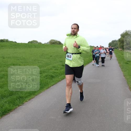 04.05.2025 - 8. Wedeler Halbmarathon Lena Gebhardt http://msf.ph/oto/7833904 04.05.2025 11:23:22 Laufen 1053 meine-sportfotos.de
