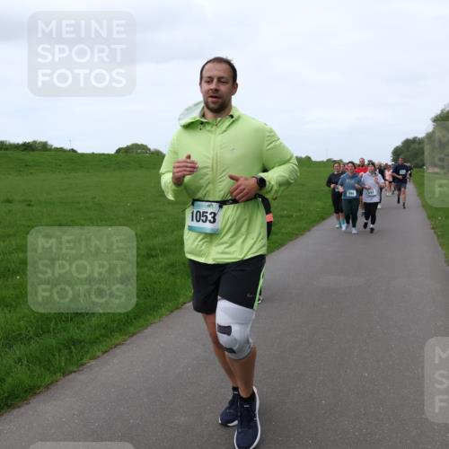 04.05.2025 - 8. Wedeler Halbmarathon Lena Gebhardt http://msf.ph/oto/7833909 04.05.2025 11:23:22 Laufen 1053, 594, 593 meine-sportfotos.de