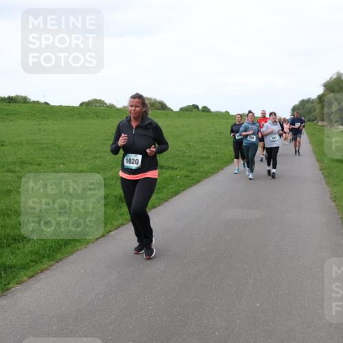 04.05.2025 - 8. Wedeler Halbmarathon Lena Gebhardt http://msf.ph/oto/7833922 04.05.2025 11:23:23 Laufen 1020 meine-sportfotos.de