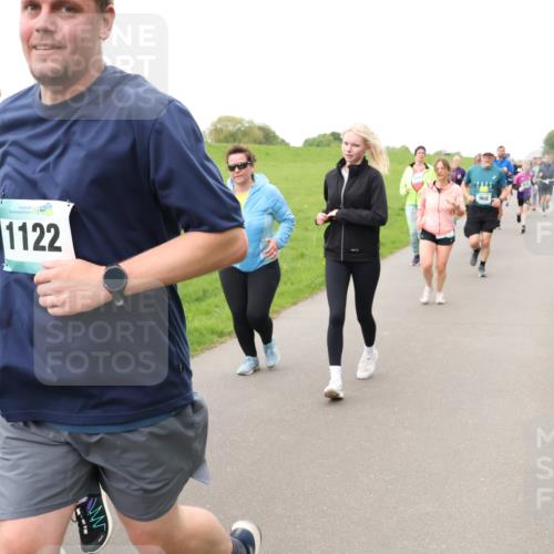 04.05.2025 - 8. Wedeler Halbmarathon Lena Gebhardt http://msf.ph/oto/7833952 04.05.2025 11:23:27 Laufen 806, 1122, 968 meine-sportfotos.de