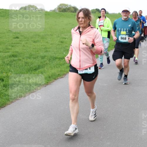 04.05.2025 - 8. Wedeler Halbmarathon Lena Gebhardt http://msf.ph/oto/7833973 04.05.2025 11:23:28 Laufen 116, 800, 2025, 968 meine-sportfotos.de