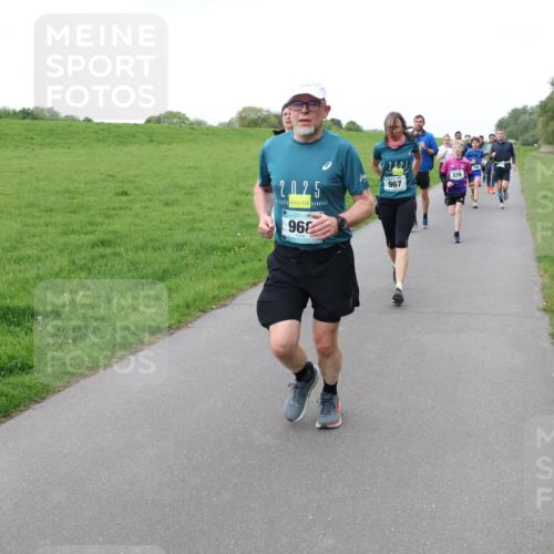 04.05.2025 - 8. Wedeler Halbmarathon Lena Gebhardt http://msf.ph/oto/7833991 04.05.2025 11:23:29 Laufen 202, 5, 969, 2025, 967, 579 meine-sportfotos.de