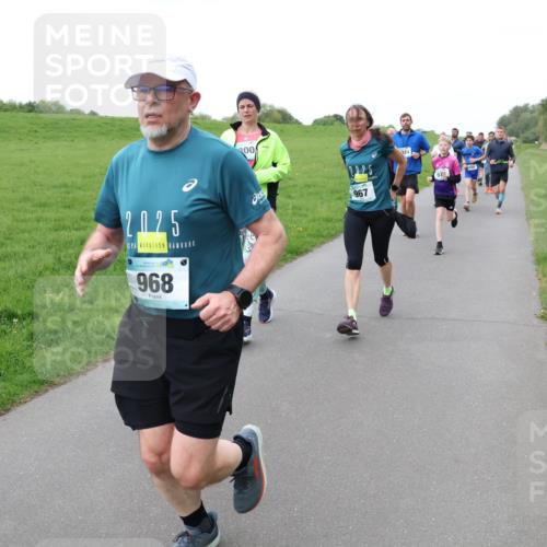 04.05.2025 - 8. Wedeler Halbmarathon Lena Gebhardt http://msf.ph/oto/7834001 04.05.2025 11:23:29 Laufen 2, 0, 25, 968, 300, 967, 124 meine-sportfotos.de