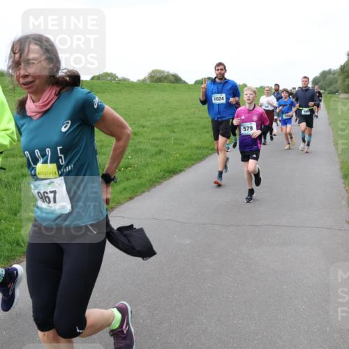 04.05.2025 - 8. Wedeler Halbmarathon Lena Gebhardt http://msf.ph/oto/7834016 04.05.2025 11:23:30 Laufen 800, 1225, 967, 1024, 579, 44, 699 meine-sportfotos.de