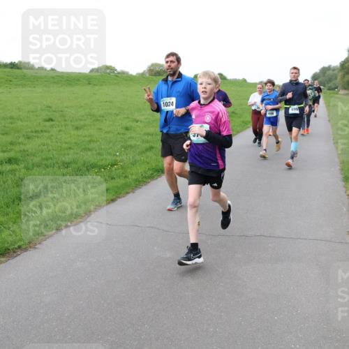 04.05.2025 - 8. Wedeler Halbmarathon Lena Gebhardt http://msf.ph/oto/7834025 04.05.2025 11:23:30 Laufen 1024, 446, 699 meine-sportfotos.de