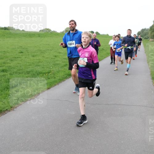 04.05.2025 - 8. Wedeler Halbmarathon Lena Gebhardt http://msf.ph/oto/7834029 04.05.2025 11:23:30 Laufen 1024 meine-sportfotos.de