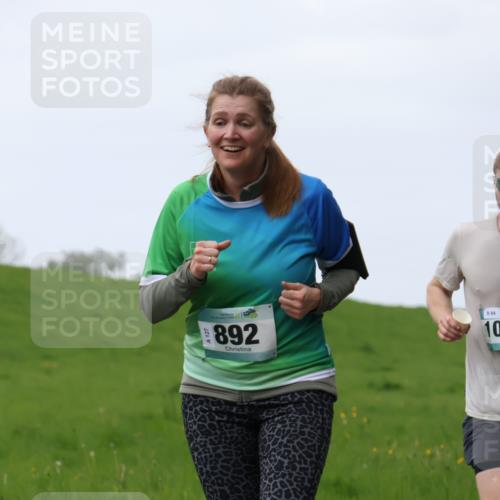 04.05.2025 - 8. Wedeler Halbmarathon Yannick Fuchs http://msf.ph/oto/7834035 04.05.2025 11:22:15 Laufen 100, 892, 884, 1092 meine-sportfotos.de