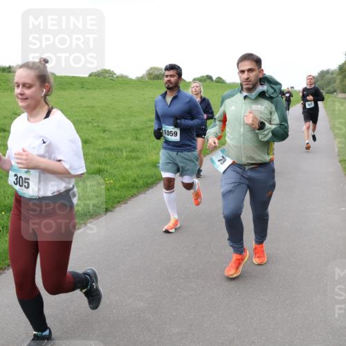 04.05.2025 - 8. Wedeler Halbmarathon Lena Gebhardt http://msf.ph/oto/7834068 04.05.2025 11:23:33 Laufen 305, 1059 meine-sportfotos.de