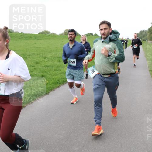 04.05.2025 - 8. Wedeler Halbmarathon Lena Gebhardt http://msf.ph/oto/7834074 04.05.2025 11:23:33 Laufen 305, 1059, 729 meine-sportfotos.de