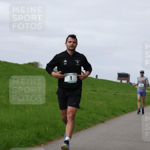 04.05.2025 - 8. Wedeler Halbmarathon Yannick Fuchs http://msf.ph/oto/7834092 04.05.2025 11:43:07 Laufen 1, 2 meine-sportfotos.de
