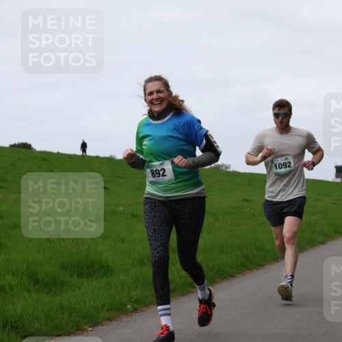 04.05.2025 - 8. Wedeler Halbmarathon Yannick Fuchs http://msf.ph/oto/7834095 04.05.2025 11:22:16 Laufen 892, 1092, 102, 1209 meine-sportfotos.de