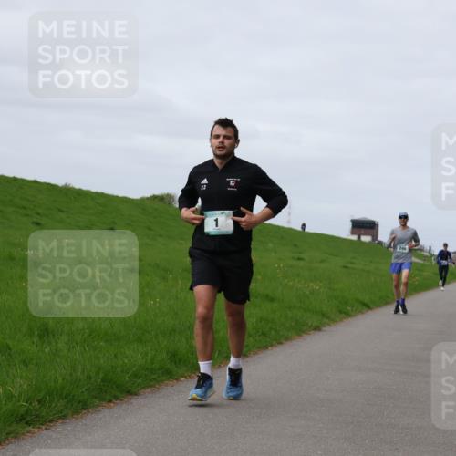 04.05.2025 - 8. Wedeler Halbmarathon Yannick Fuchs http://msf.ph/oto/7834103 04.05.2025 11:43:08 Laufen 1, 22 meine-sportfotos.de