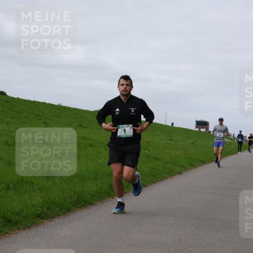 04.05.2025 - 8. Wedeler Halbmarathon Yannick Fuchs http://msf.ph/oto/7834111 04.05.2025 11:43:08 Laufen 22 meine-sportfotos.de