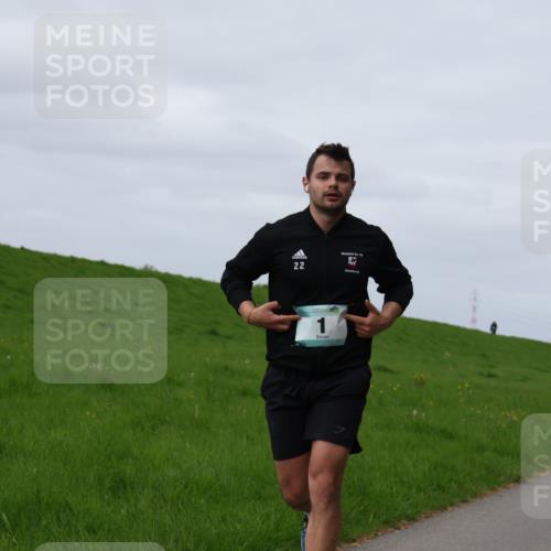 04.05.2025 - 8. Wedeler Halbmarathon Yannick Fuchs http://msf.ph/oto/7834122 04.05.2025 11:43:08 Laufen 22, 1, 248 meine-sportfotos.de