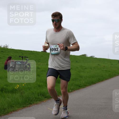 04.05.2025 - 8. Wedeler Halbmarathon Yannick Fuchs http://msf.ph/oto/7834129 04.05.2025 11:22:18 Laufen 884, 8, 1092 meine-sportfotos.de