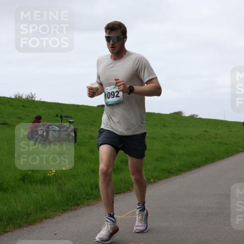 04.05.2025 - 8. Wedeler Halbmarathon Yannick Fuchs http://msf.ph/oto/7834131 04.05.2025 11:22:18 Laufen 1092 meine-sportfotos.de