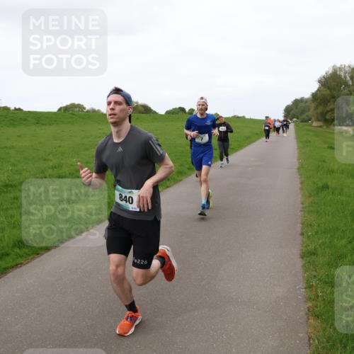 04.05.2025 - 8. Wedeler Halbmarathon Lena Gebhardt http://msf.ph/oto/7834139 04.05.2025 11:23:37 Laufen 840, 226 meine-sportfotos.de