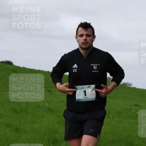 04.05.2025 - 8. Wedeler Halbmarathon Yannick Fuchs http://msf.ph/oto/7834143 04.05.2025 11:43:09 Laufen 22, 1 meine-sportfotos.de