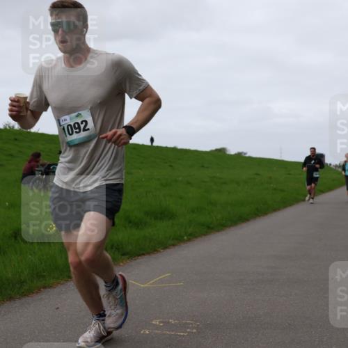 04.05.2025 - 8. Wedeler Halbmarathon Yannick Fuchs http://msf.ph/oto/7834145 04.05.2025 11:22:18 Laufen 884, 8, 1092 meine-sportfotos.de
