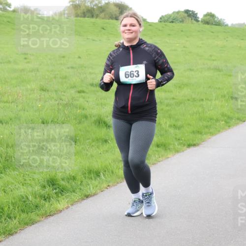 04.05.2025 - 8. Wedeler Halbmarathon Lena Gebhardt http://msf.ph/oto/7834161 04.05.2025 11:23:39 Laufen 663 meine-sportfotos.de