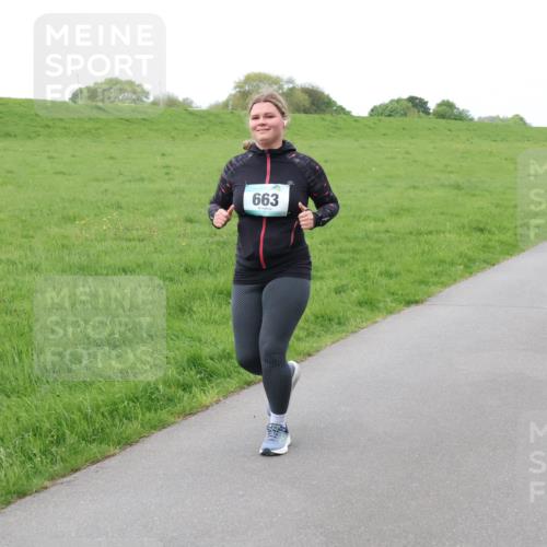 04.05.2025 - 8. Wedeler Halbmarathon Lena Gebhardt http://msf.ph/oto/7834165 04.05.2025 11:23:39 Laufen 663 meine-sportfotos.de