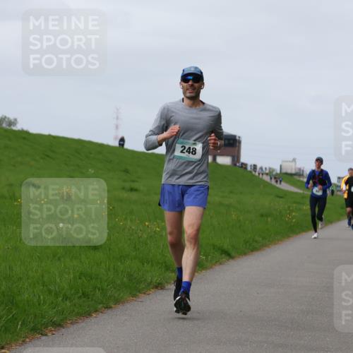04.05.2025 - 8. Wedeler Halbmarathon Yannick Fuchs http://msf.ph/oto/7834195 04.05.2025 11:43:11 Laufen 248 meine-sportfotos.de