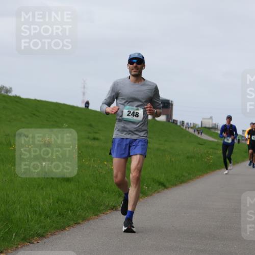04.05.2025 - 8. Wedeler Halbmarathon Yannick Fuchs http://msf.ph/oto/7834198 04.05.2025 11:43:11 Laufen 248 meine-sportfotos.de