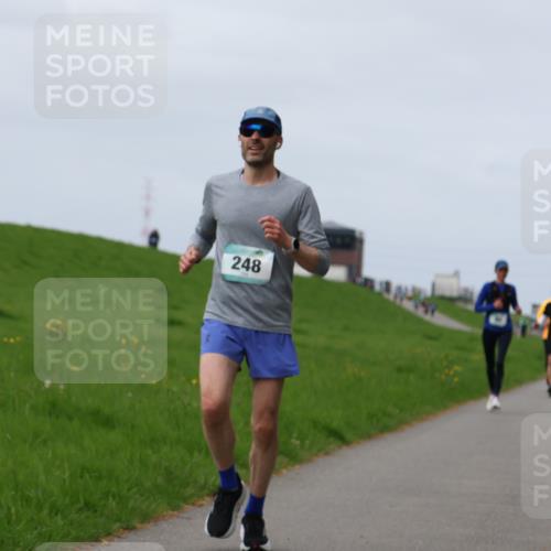 04.05.2025 - 8. Wedeler Halbmarathon Yannick Fuchs http://msf.ph/oto/7834204 04.05.2025 11:43:11 Laufen 248 meine-sportfotos.de