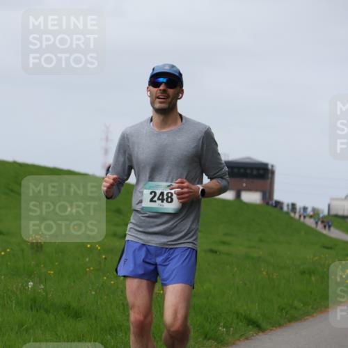 04.05.2025 - 8. Wedeler Halbmarathon Yannick Fuchs http://msf.ph/oto/7834216 04.05.2025 11:43:12 Laufen 248 meine-sportfotos.de