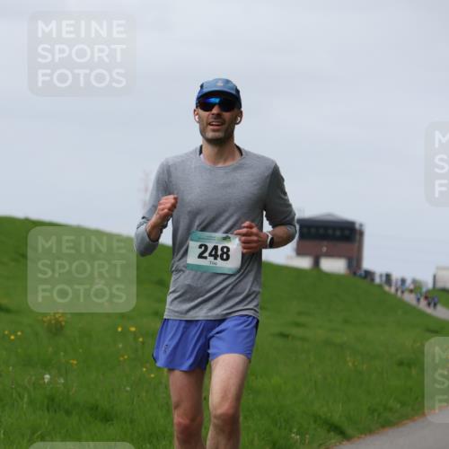 04.05.2025 - 8. Wedeler Halbmarathon Yannick Fuchs http://msf.ph/oto/7834221 04.05.2025 11:43:12 Laufen 248 meine-sportfotos.de