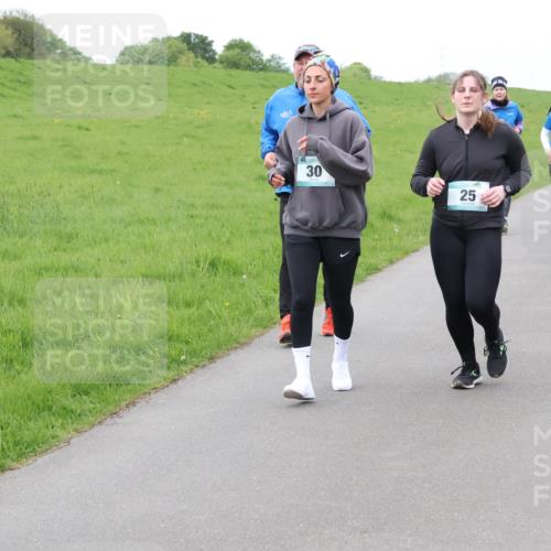 04.05.2025 - 8. Wedeler Halbmarathon Lena Gebhardt http://msf.ph/oto/7834228 04.05.2025 11:23:50 Laufen 30, 25, 1211, 820 meine-sportfotos.de