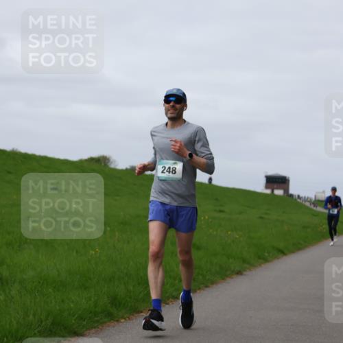 04.05.2025 - 8. Wedeler Halbmarathon Yannick Fuchs http://msf.ph/oto/7834241 04.05.2025 11:43:13 Laufen 248 meine-sportfotos.de