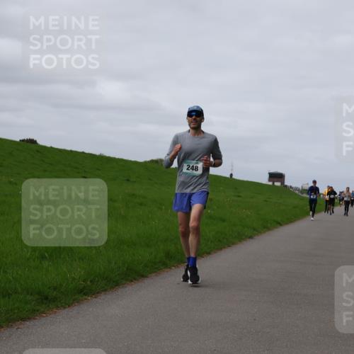 04.05.2025 - 8. Wedeler Halbmarathon Yannick Fuchs http://msf.ph/oto/7834254 04.05.2025 11:43:13 Laufen 248 meine-sportfotos.de
