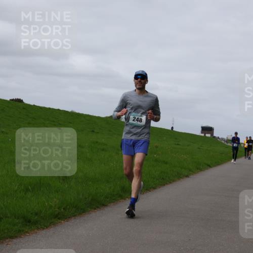 04.05.2025 - 8. Wedeler Halbmarathon Yannick Fuchs http://msf.ph/oto/7834261 04.05.2025 11:43:13 Laufen 248 meine-sportfotos.de