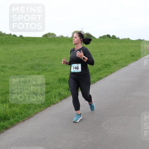 04.05.2025 - 8. Wedeler Halbmarathon Lena Gebhardt http://msf.ph/oto/7834272 04.05.2025 11:23:56 Laufen 746 meine-sportfotos.de