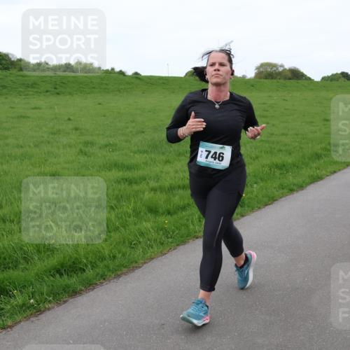04.05.2025 - 8. Wedeler Halbmarathon Lena Gebhardt http://msf.ph/oto/7834277 04.05.2025 11:23:57 Laufen 746 meine-sportfotos.de