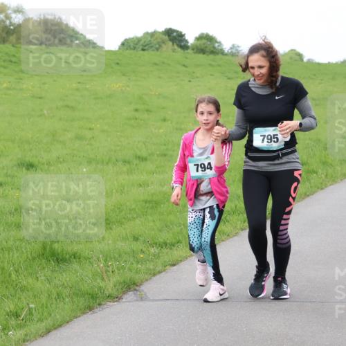 04.05.2025 - 8. Wedeler Halbmarathon Lena Gebhardt http://msf.ph/oto/7834289 04.05.2025 11:24:01 Laufen 794, 795, 910 meine-sportfotos.de