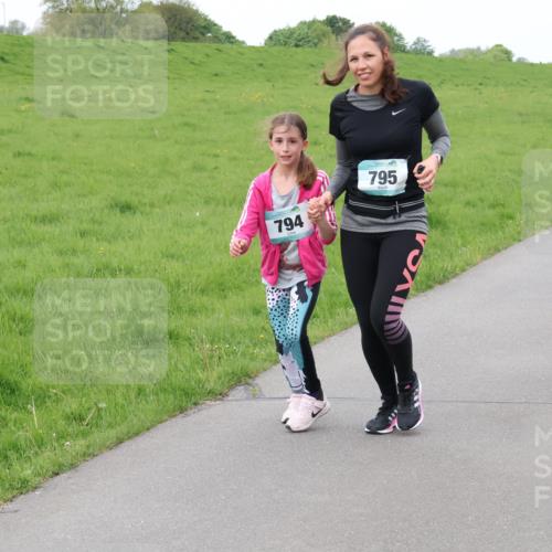 04.05.2025 - 8. Wedeler Halbmarathon Lena Gebhardt http://msf.ph/oto/7834295 04.05.2025 11:24:01 Laufen 794, 795, 910 meine-sportfotos.de