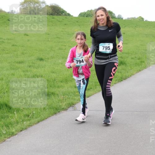 04.05.2025 - 8. Wedeler Halbmarathon Lena Gebhardt http://msf.ph/oto/7834300 04.05.2025 11:24:01 Laufen 794, 795, 910 meine-sportfotos.de