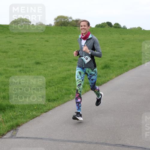04.05.2025 - 8. Wedeler Halbmarathon Lena Gebhardt http://msf.ph/oto/7834319 04.05.2025 11:24:04 Laufen  meine-sportfotos.de