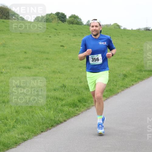 04.05.2025 - 8. Wedeler Halbmarathon Lena Gebhardt http://msf.ph/oto/7834364 04.05.2025 11:24:12 Laufen 356, 557, 204 meine-sportfotos.de