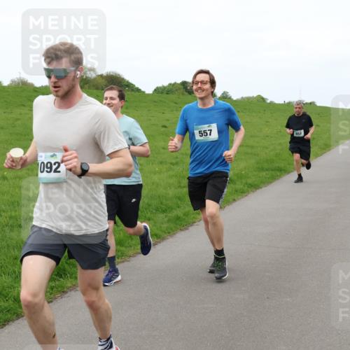 04.05.2025 - 8. Wedeler Halbmarathon Lena Gebhardt http://msf.ph/oto/7834389 04.05.2025 11:24:16 Laufen 092, 557, 652 meine-sportfotos.de