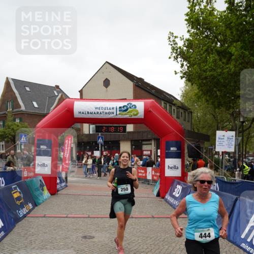 04.05.2025 - 8. Wedeler Halbmarathon Felixshl http://msf.ph/oto/7834392 04.05.2025 12:18:17 Ziel 250, 444 meine-sportfotos.de