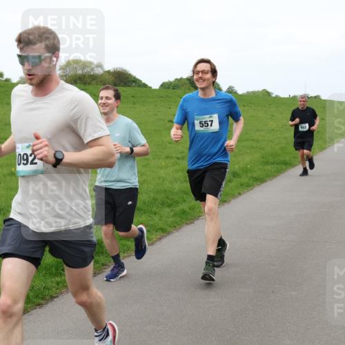 04.05.2025 - 8. Wedeler Halbmarathon Lena Gebhardt http://msf.ph/oto/7834393 04.05.2025 11:24:16 Laufen 092, 557, 652 meine-sportfotos.de