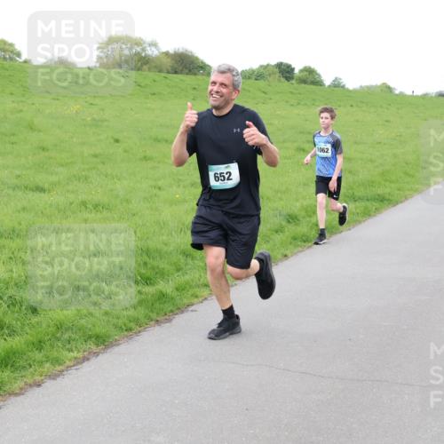 04.05.2025 - 8. Wedeler Halbmarathon Lena Gebhardt http://msf.ph/oto/7834412 04.05.2025 11:24:19 Laufen 652, 1062 meine-sportfotos.de